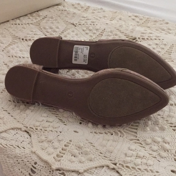 🌺 Embroidered 🌺 Design 🌺 Flats 🌺 - Picture 2 of 5